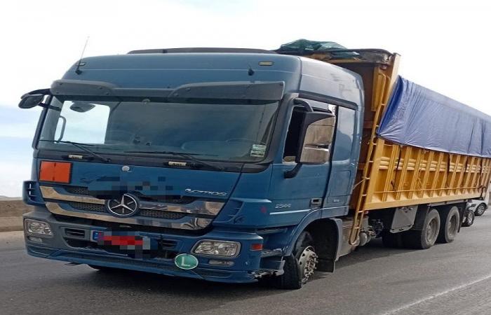 تعطّل شاحنة على طريق ضهر البيدر.. وزحمة
