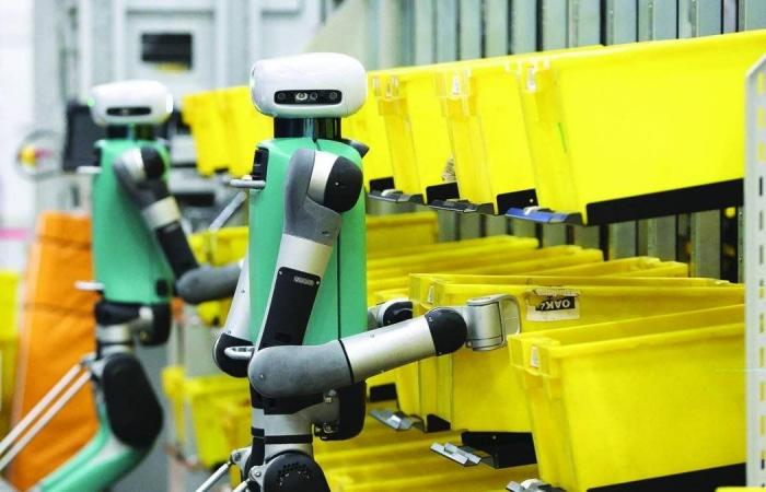 "أمازون" تمتلك أكبر أسطول روبوتات تشغيلي في العالم.. هل تختفي الوظائف؟
