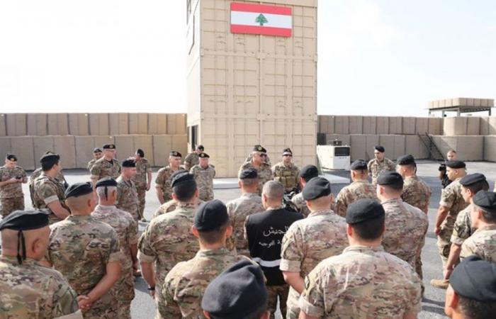 قائد الجيش بالنيابة يتفقّد عددًا من مراكز الجيش عند الحدود