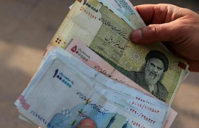 الحرب والتضخم يضغطان على إيران.. والتذمر يتصاعد
