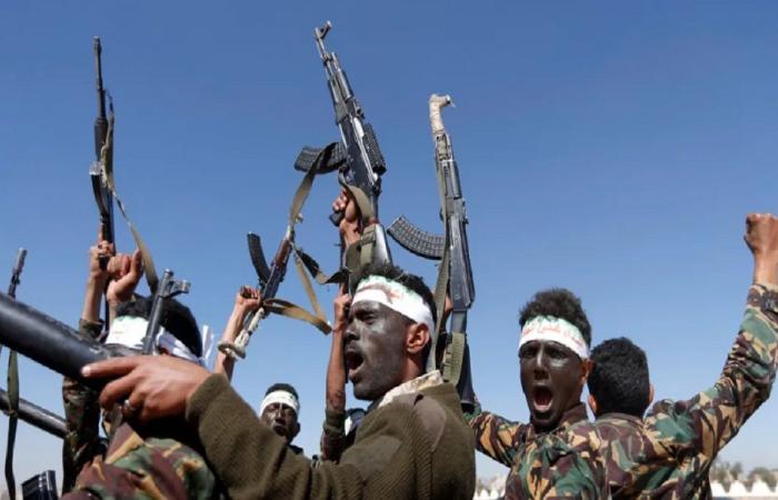 “الحوثيّون”: لإخلاء مطار عدن فورًا