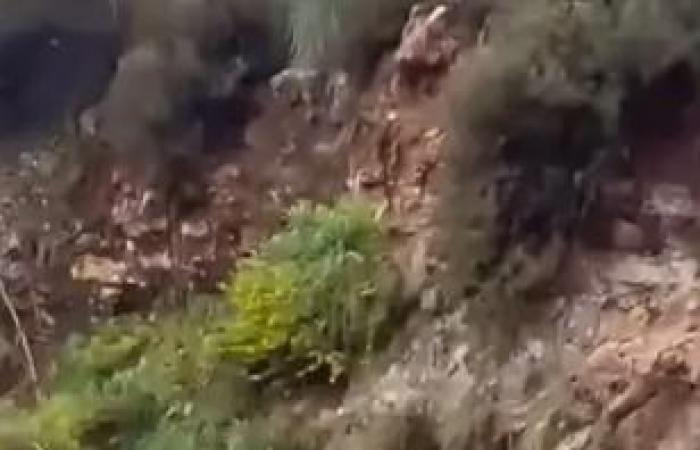 انهيار جزء من جبل محاذي لطريق في الكورة